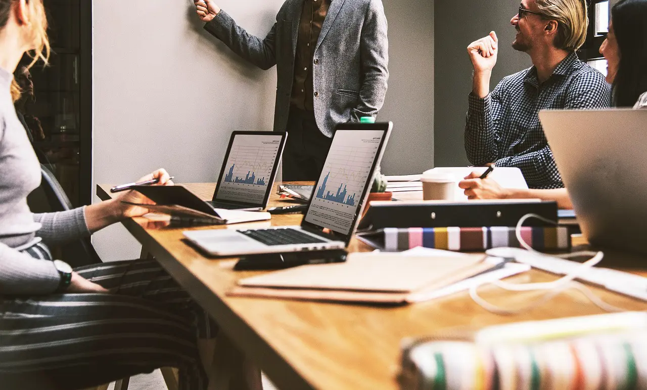 Meet+ : L’outil pour des comptes rendus précis optimisé par la technologie Meet+ : L’outil pour des comptes rendus précis optimisé par la technologie